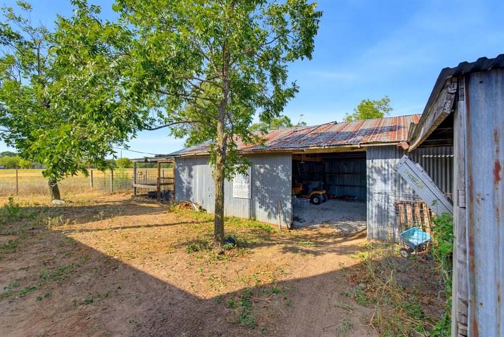 6189 Private Road 2752 Property Photo 36