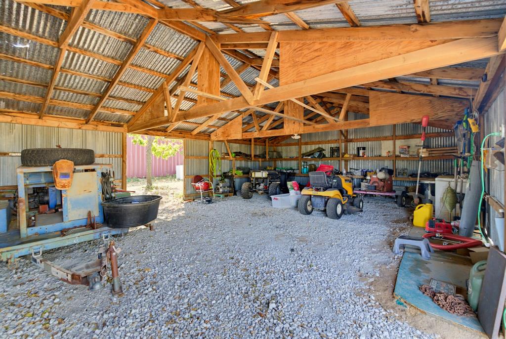 6189 Private Road 2752 Property Photo 37