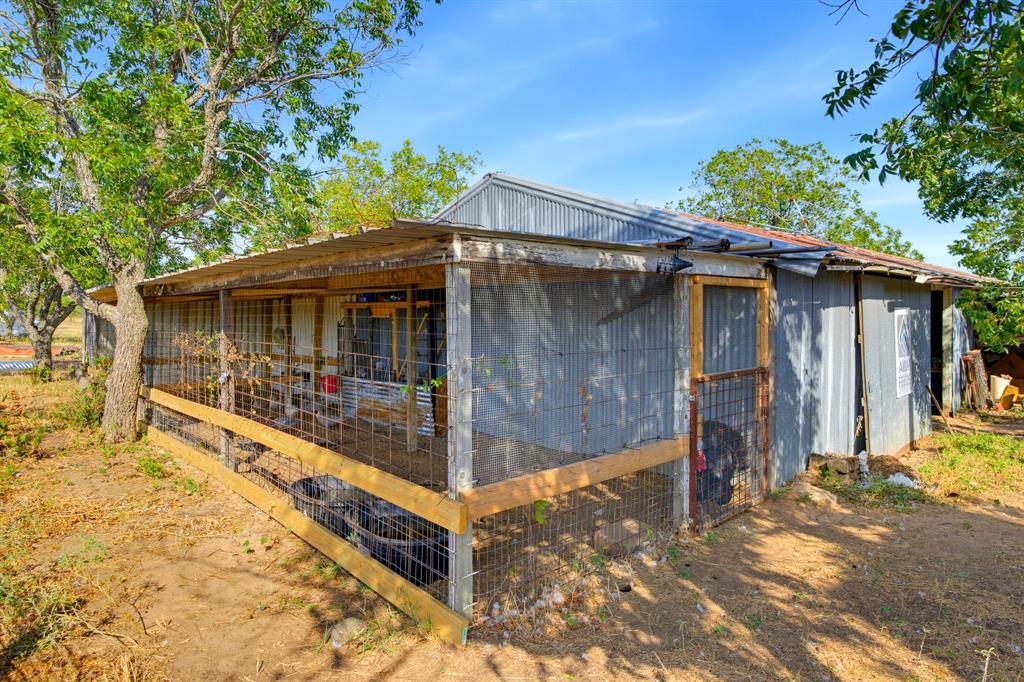 6189 Private Road 2752 Property Photo 38