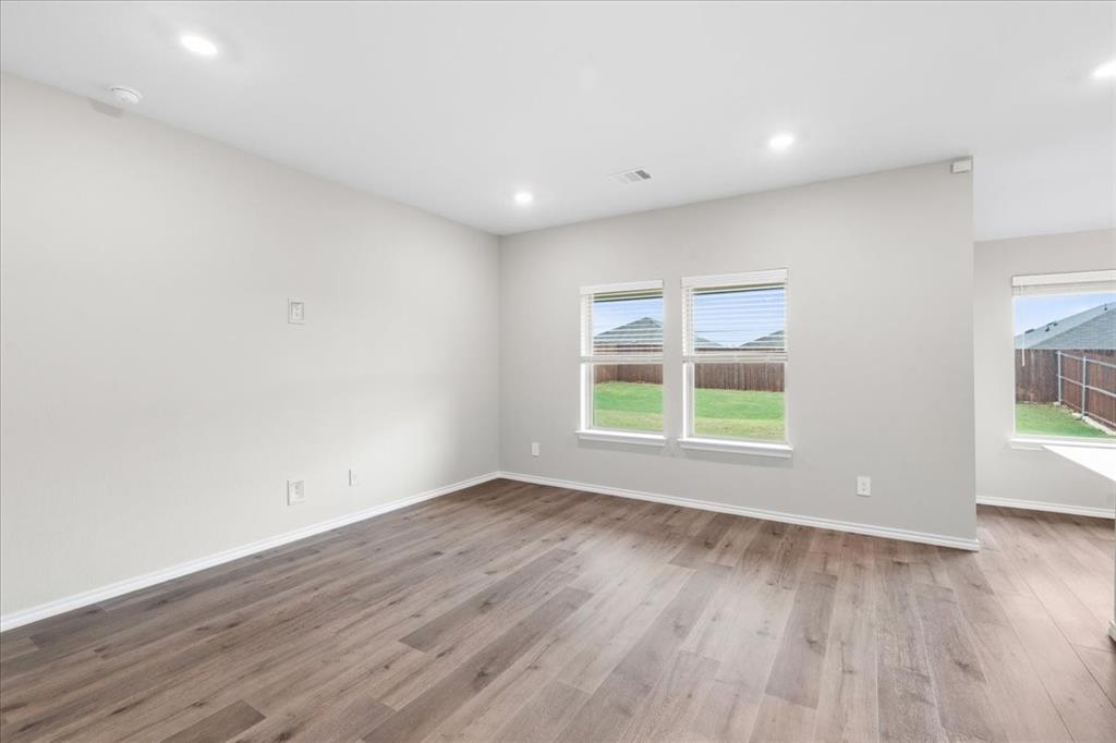 707 Sunlight Loop Property Photo 6