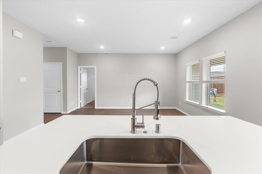 707 Sunlight Loop Property Photo 9