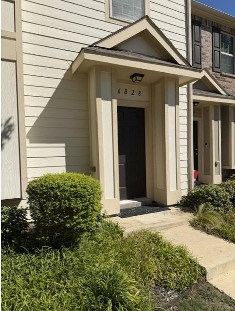 6828 Pascal Way Property Photo 3
