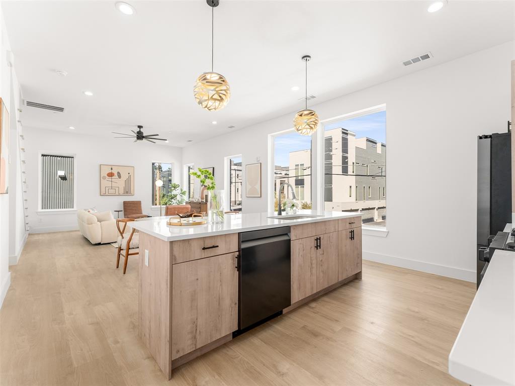 2015 N Prairie Avenue 103 Property Photo 4