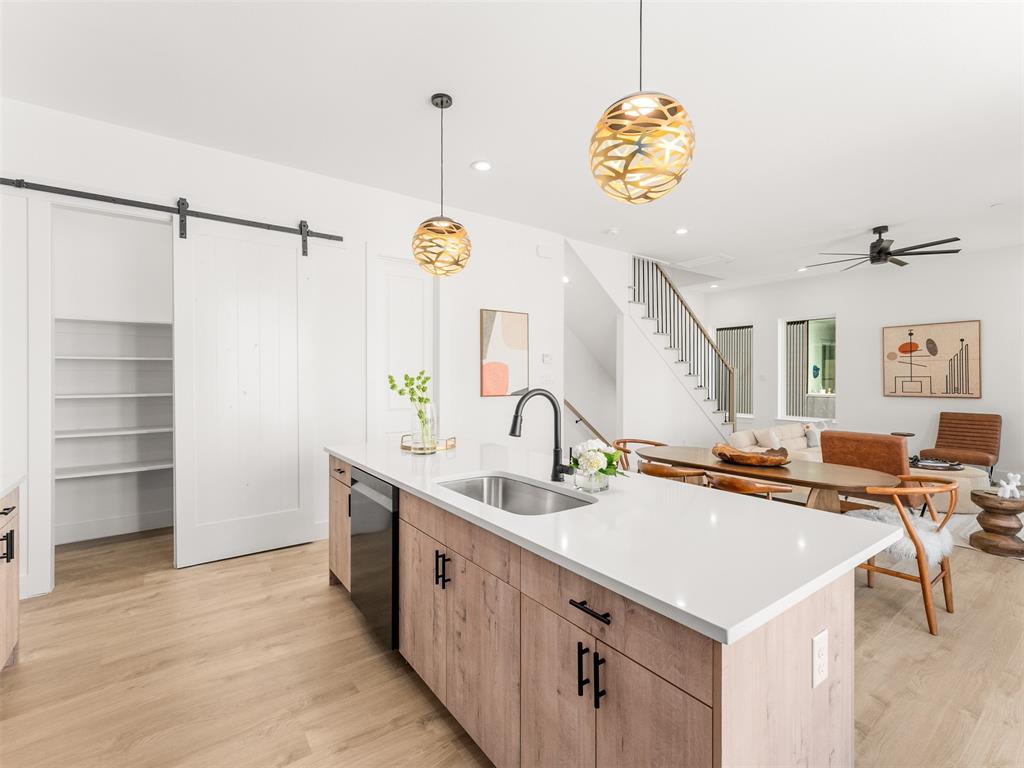 2015 N Prairie Avenue 103 Property Photo 8