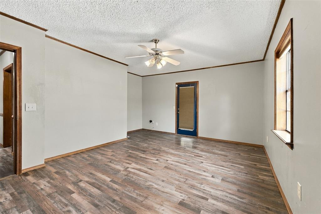 180 N Fm 911 Property Photo 28