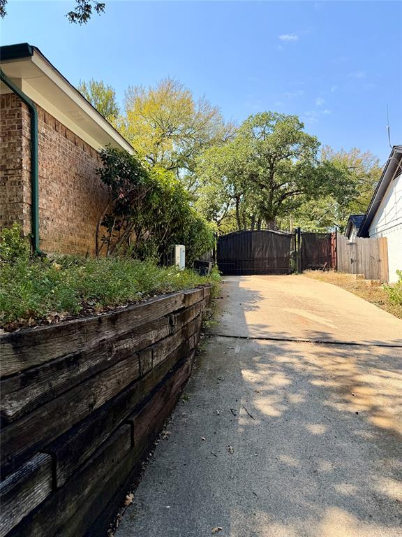 7317 Timberidge Drive Property Photo 3