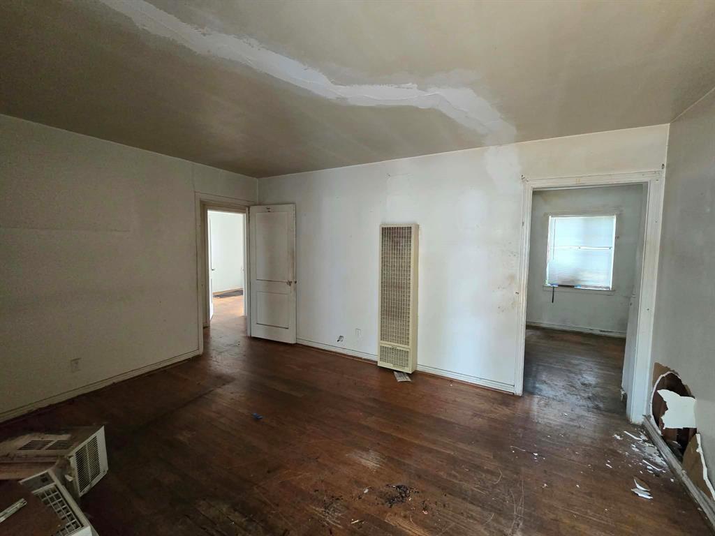 2710 Exeter Avenue Property Photo 2