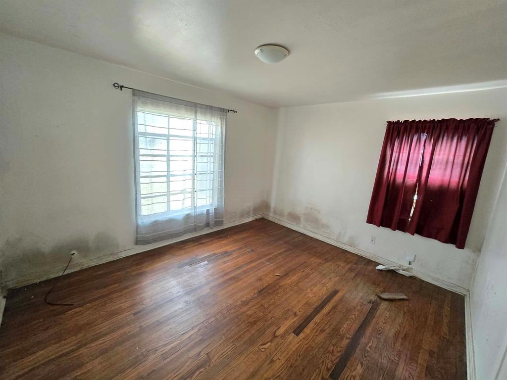 2710 Exeter Avenue Property Photo 4