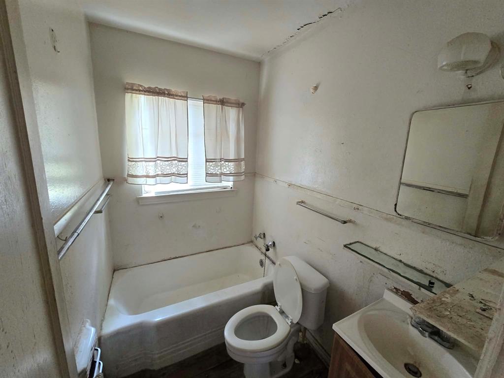 2710 Exeter Avenue Property Photo 7