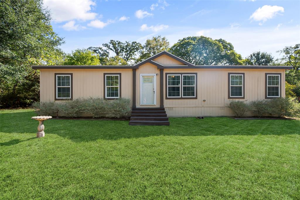 110 Wooded Creek Drive Property Photo 1