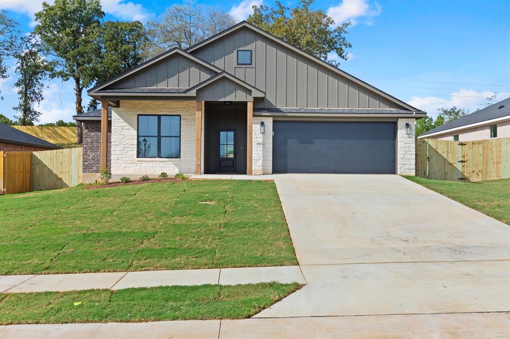 16514 Crossing Circle Property Photo 1