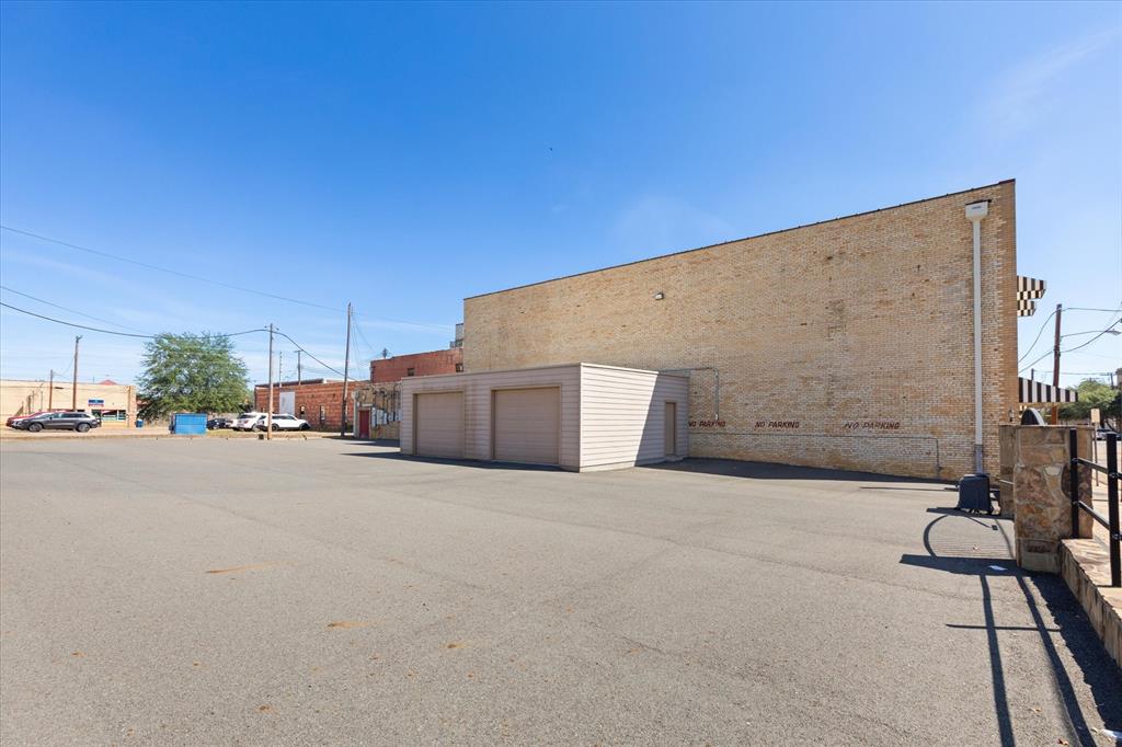 107 W Rusk Property Photo 2