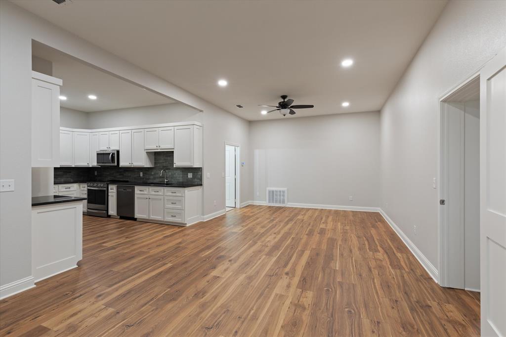 107 W Rusk Property Photo 13