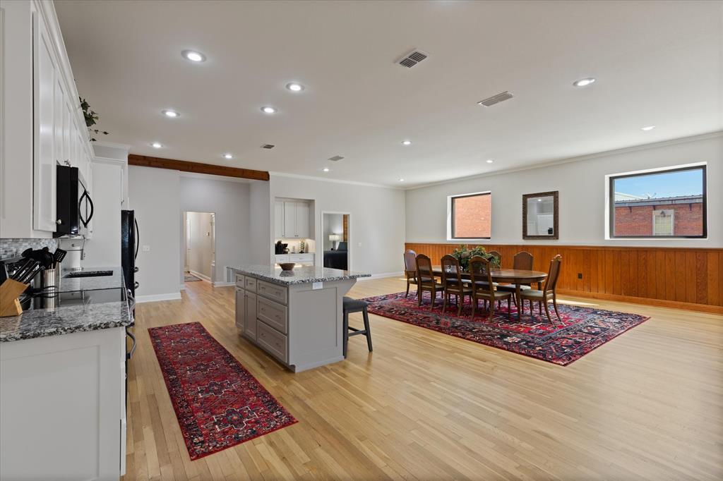 107 W Rusk Property Photo 21