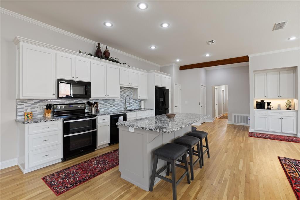 107 W Rusk Property Photo 22