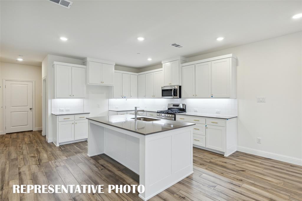 4733 Lunker Street Property Photo 6