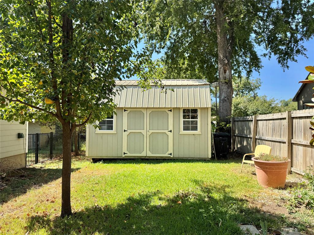 229 E Tennie Street Property Photo 26