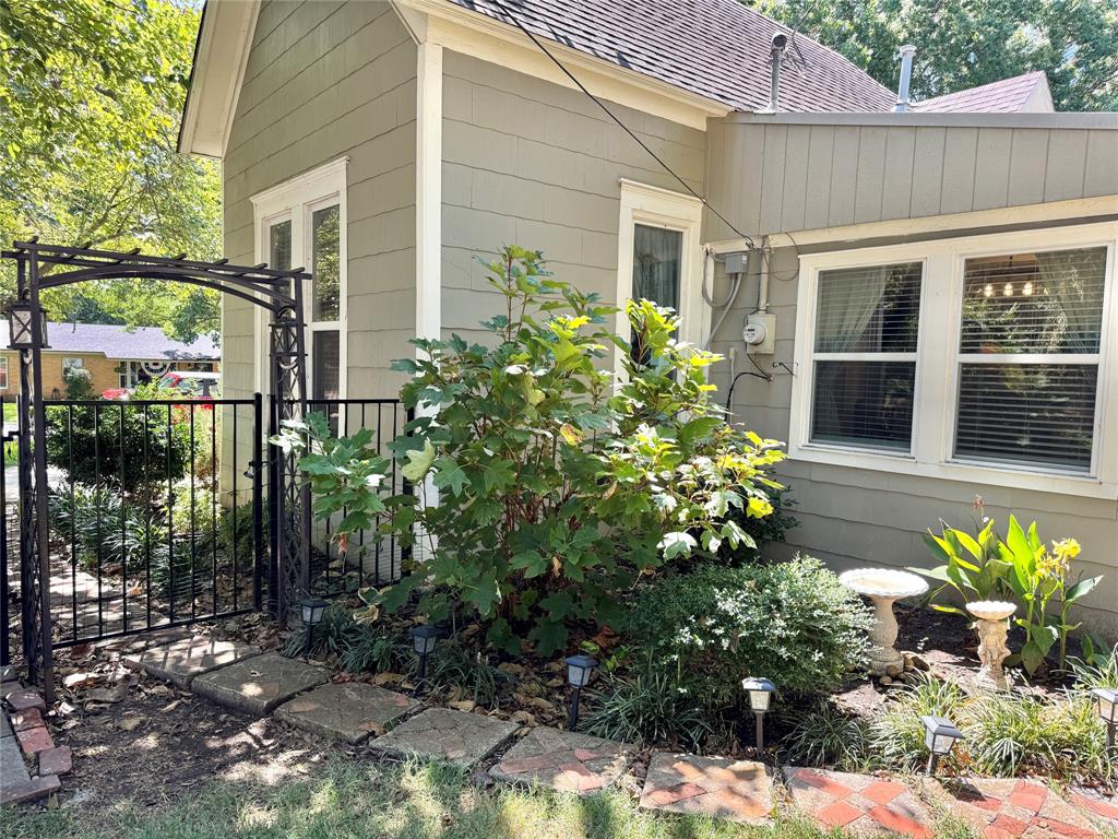 229 E Tennie Street Property Photo 27