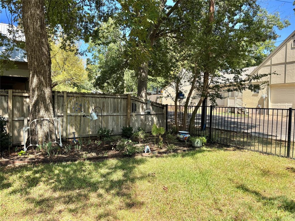 229 E Tennie Street Property Photo 28