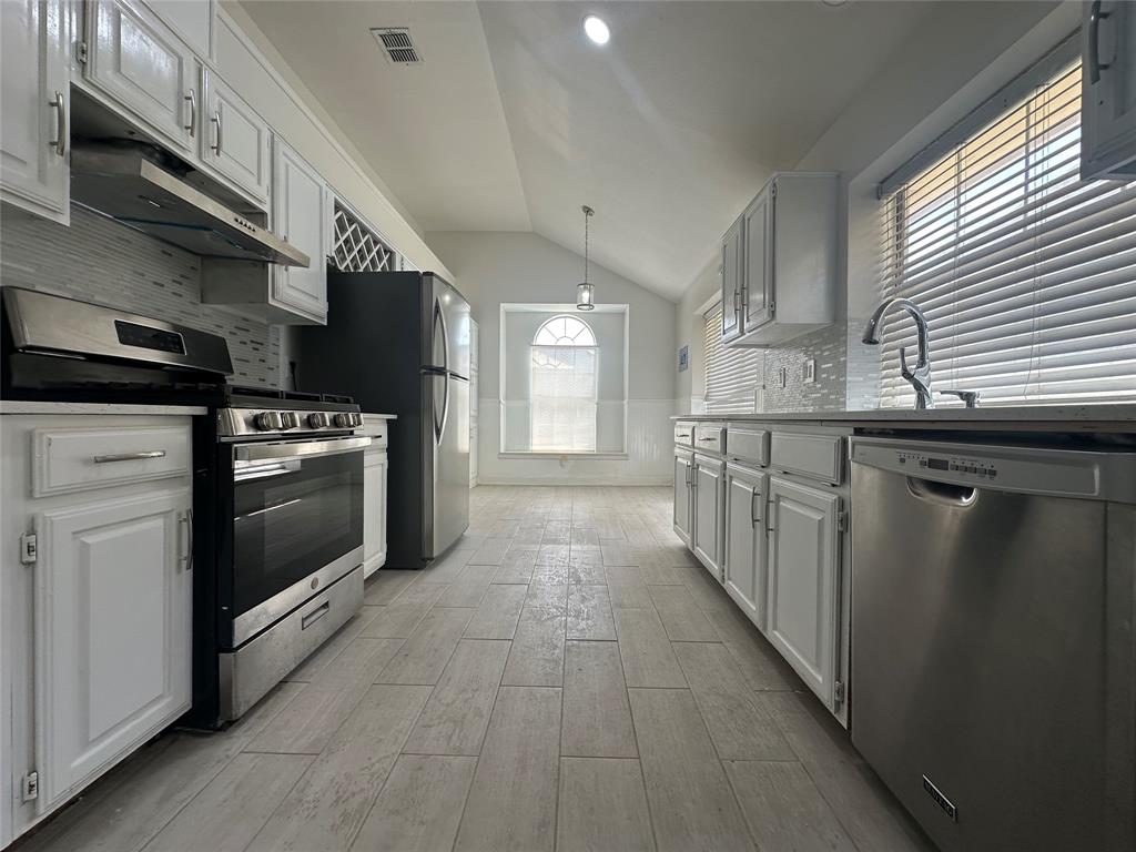 5141 Hearthcrest Drive Property Photo 3