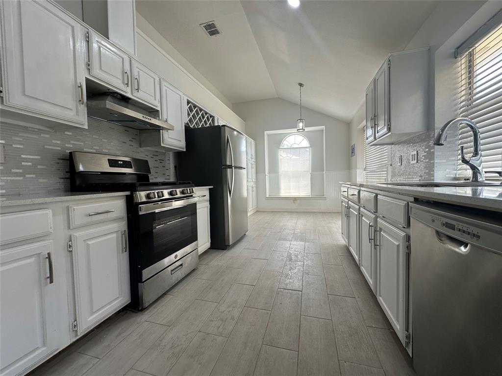 5141 Hearthcrest Drive Property Photo 6