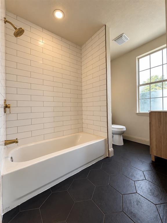 708 Essex Street Property Photo 22
