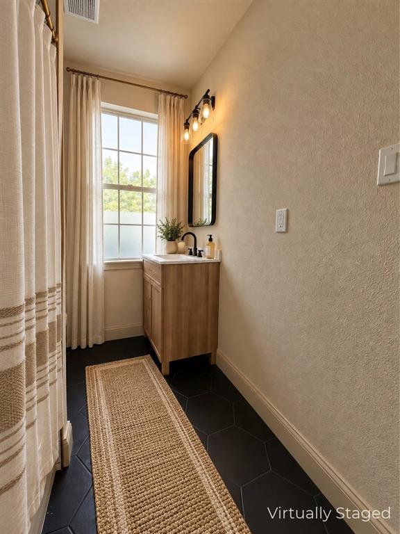 708 Essex Street Property Photo 23