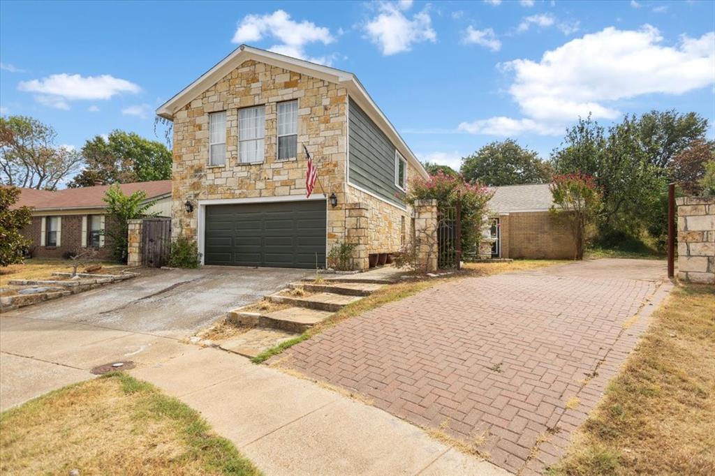 1911 Wisteria Court Property Photo 1