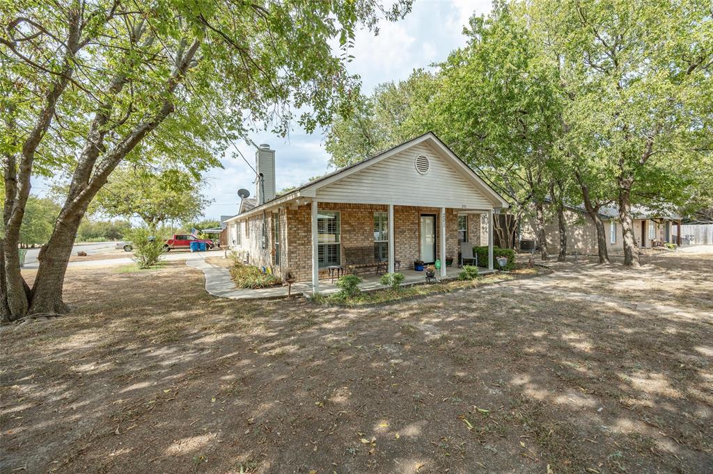 201 W Oak Street Property Photo 1