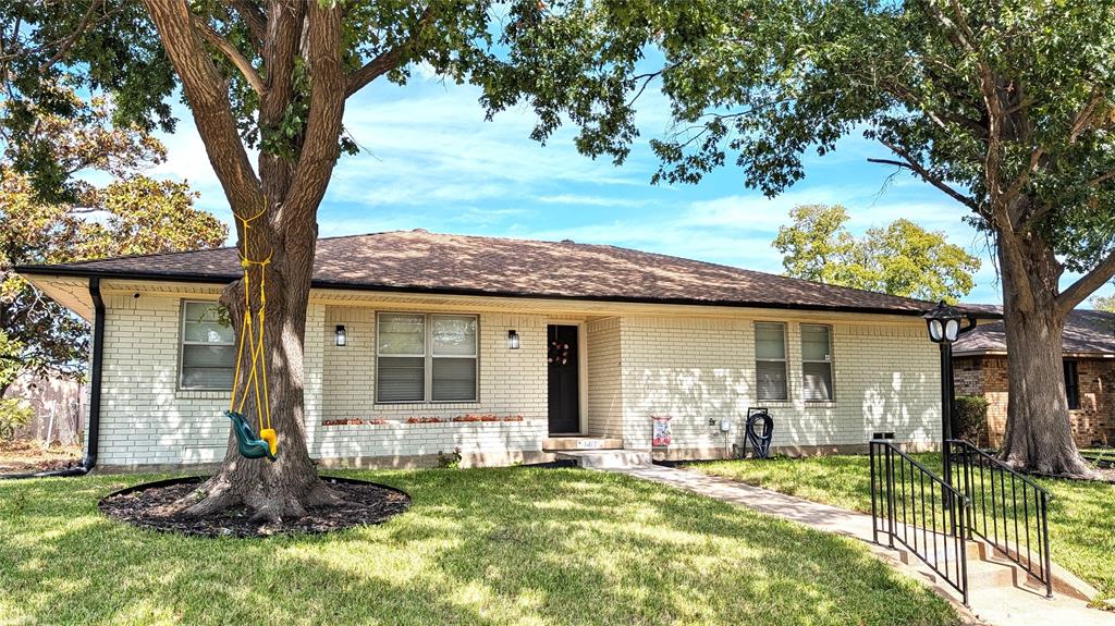 1417 Charleston Drive Property Photo 1