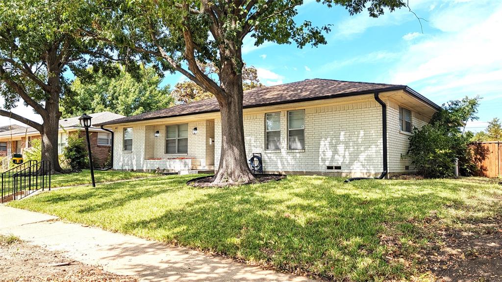 1417 Charleston Drive Property Photo 2