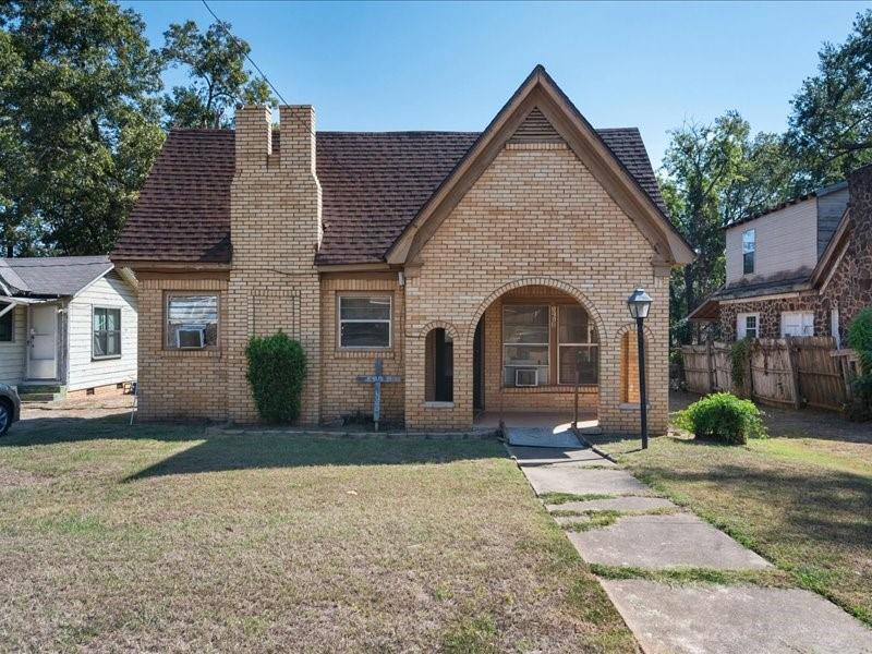 1215 N Confederate Avenue Property Photo 1