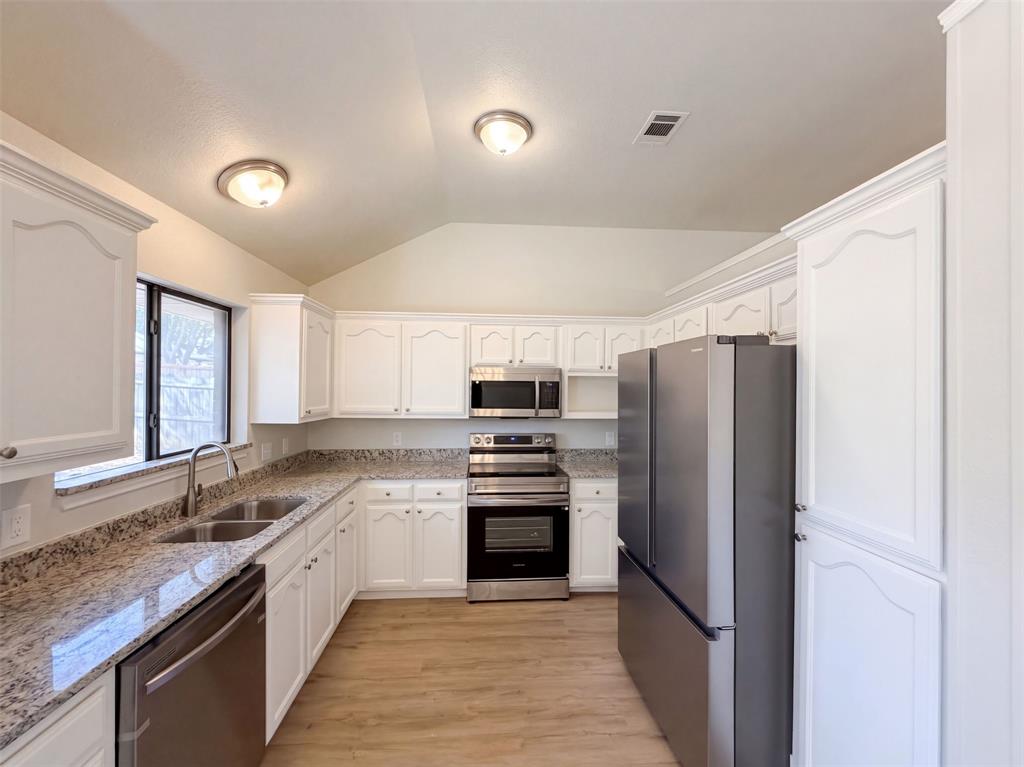 2812 Beverly Drive Property Photo 2