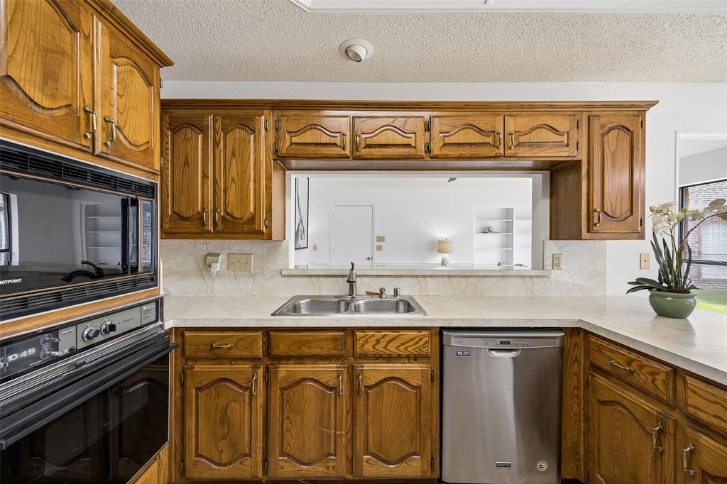 6656 Wickliff Trail Property Photo 13
