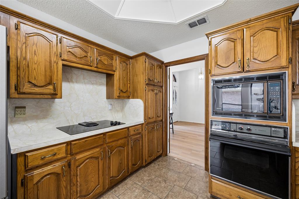 6656 Wickliff Trail Property Photo 14