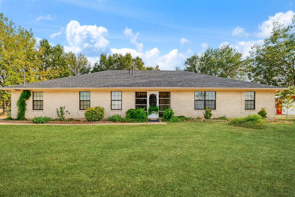 209 Farm Road 2352 Property Photo 1