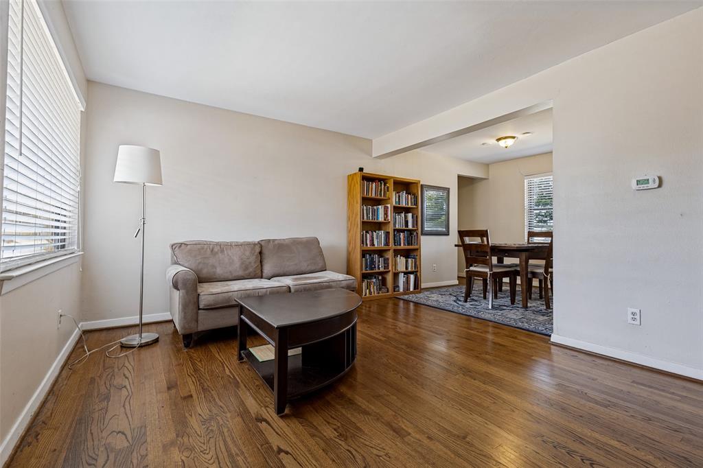 10927 Dunaway Drive Property Photo 3