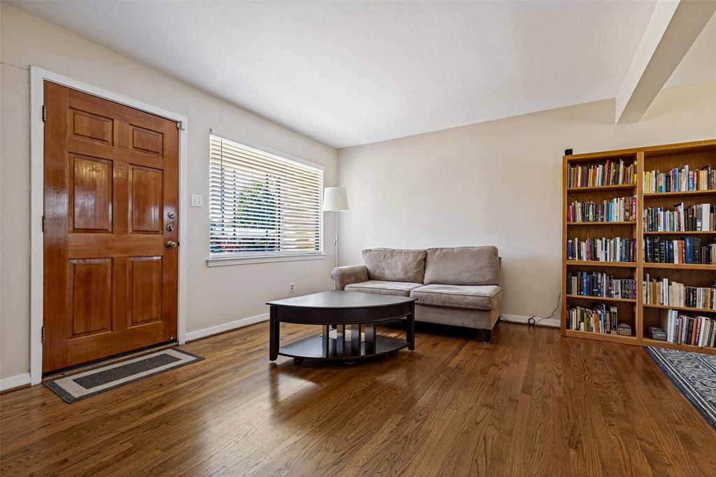 10927 Dunaway Drive Property Photo 4