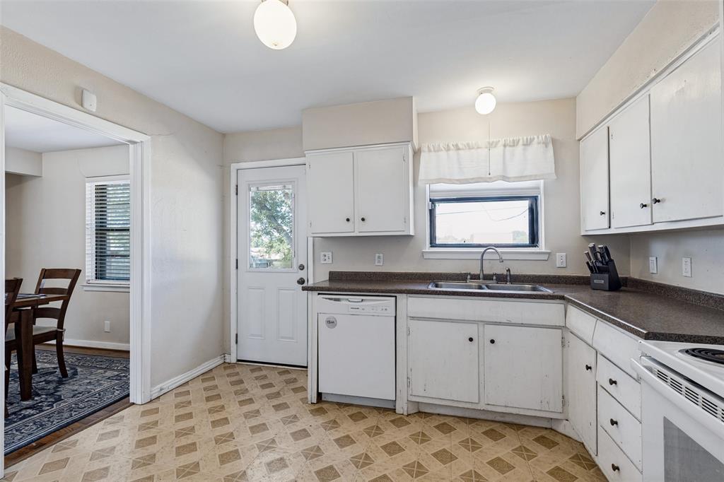 10927 Dunaway Drive Property Photo 7