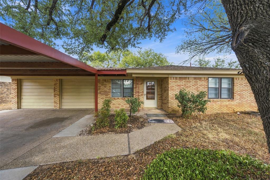 207 Cresthill Drive Property Photo 1