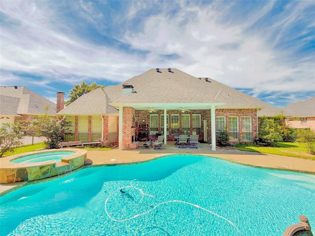 209 Clubview Property Photo 1