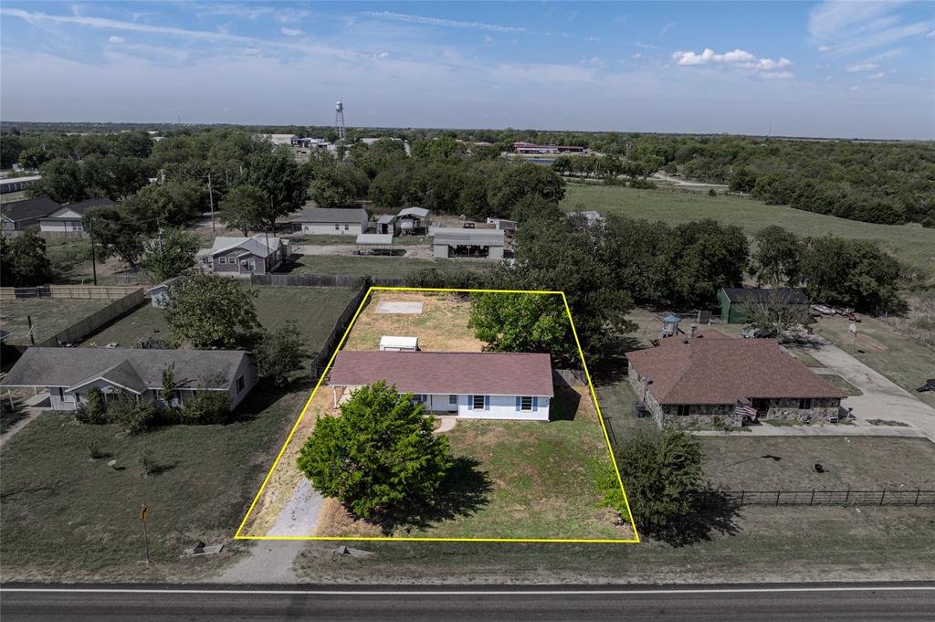 614 E Fm 272 Property Photo 1