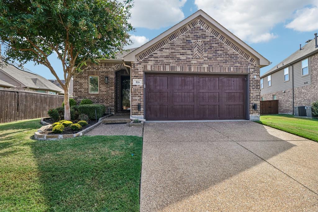 816 Wiltshire Boulevard Property Photo 1