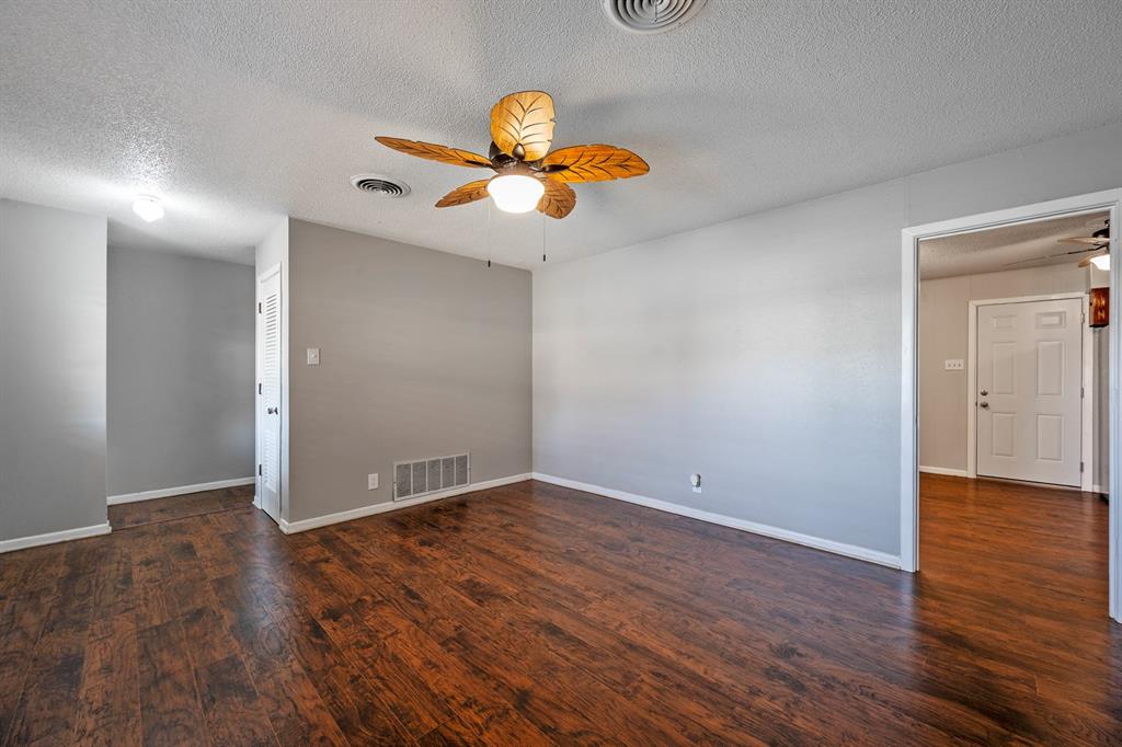 2710 W Walker Street Property Photo 5