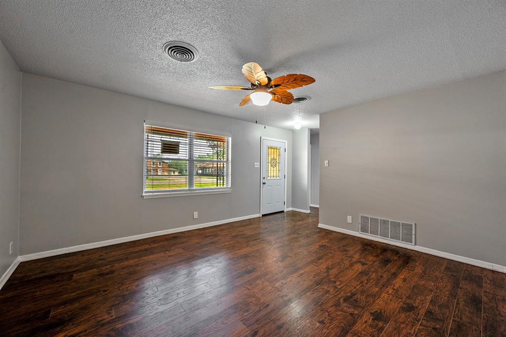 2710 W Walker Street Property Photo 6