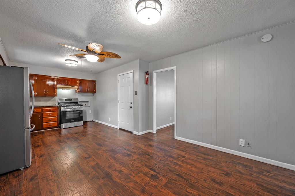 2710 W Walker Street Property Photo 10