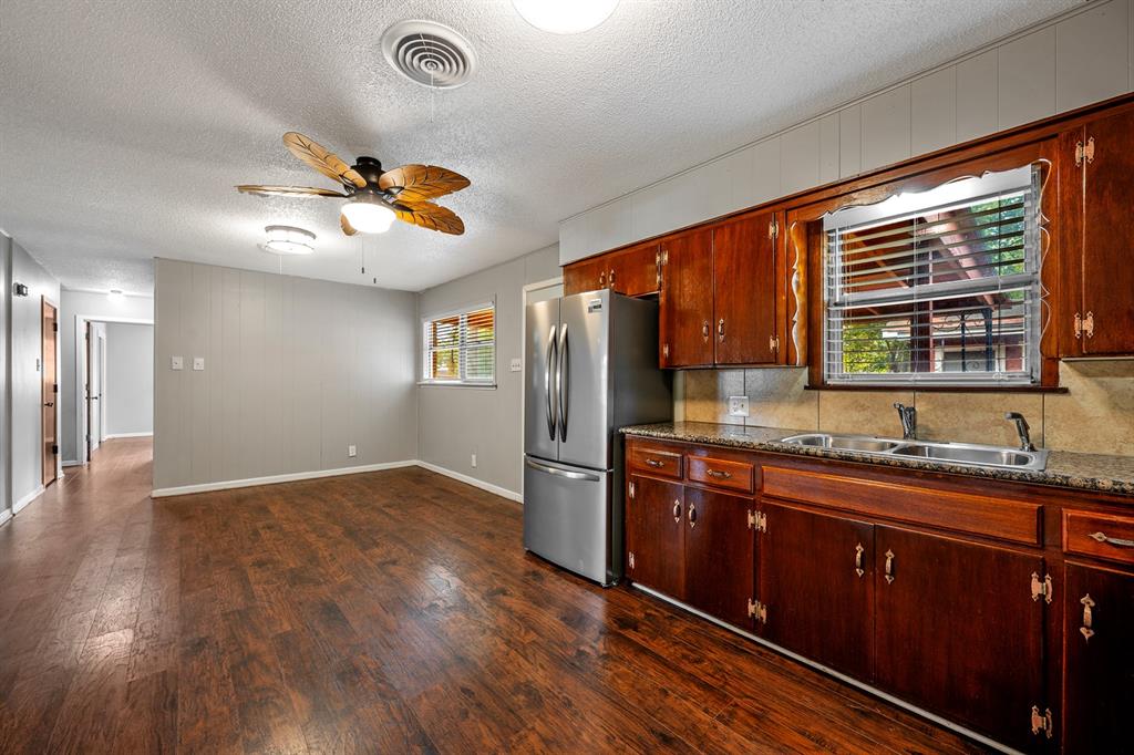 2710 W Walker Street Property Photo 13