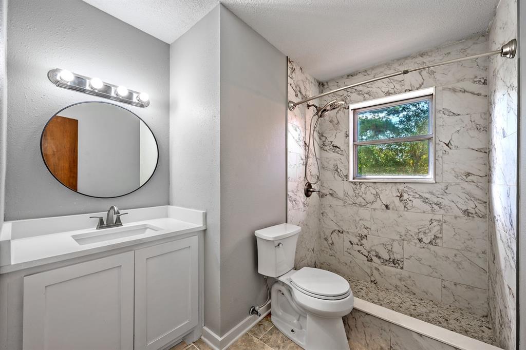 2710 W Walker Street Property Photo 18