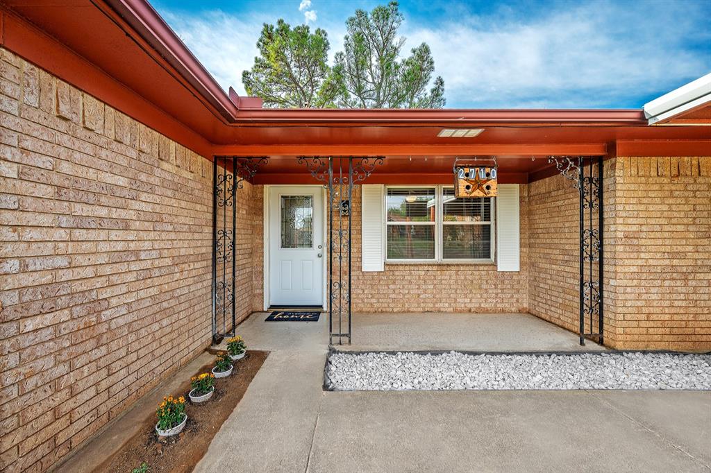 2710 W Walker Street Property Photo 25