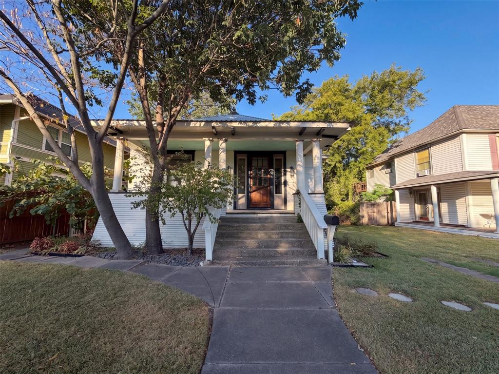 712 S Crockett Street Property Photo 1